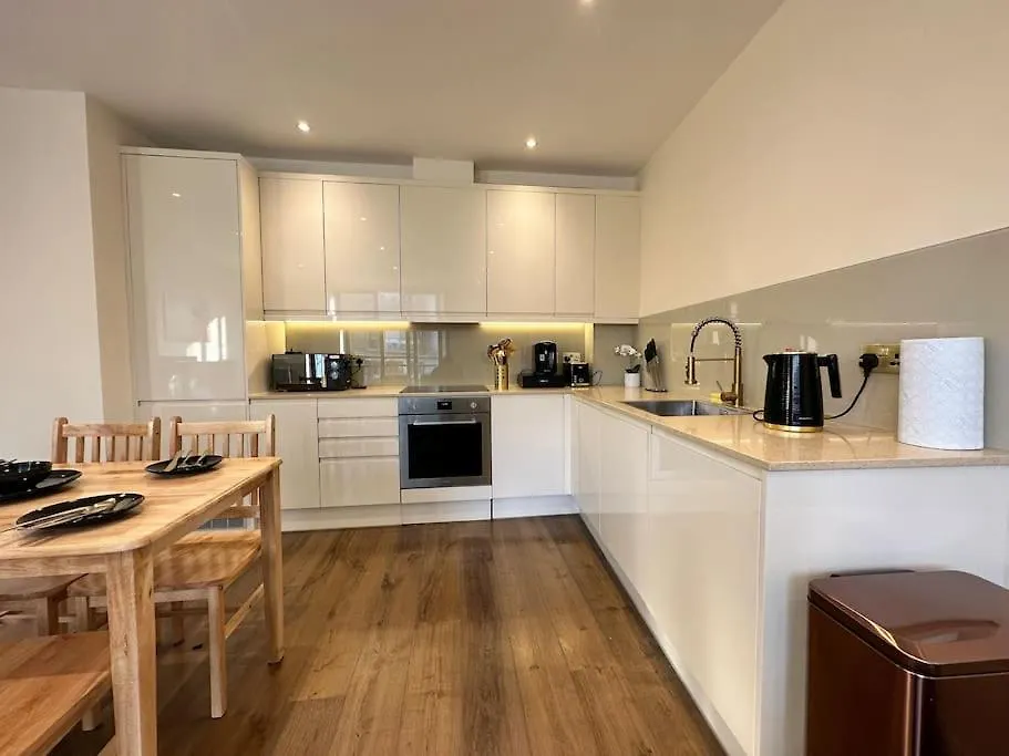 Stylish Riverside Apartment London
