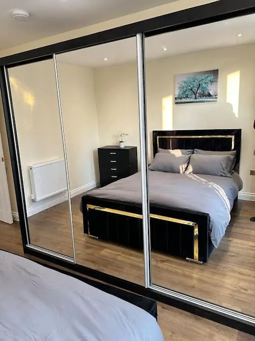 Stylish Riverside Apartment London