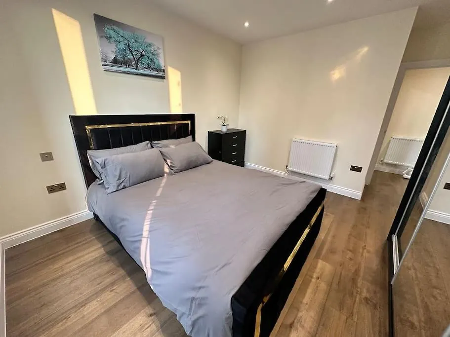 Stylish Riverside Apartment London