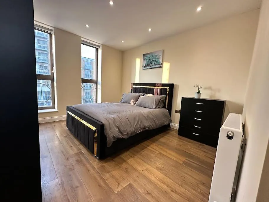 Stylish Riverside Apartment London 0*,