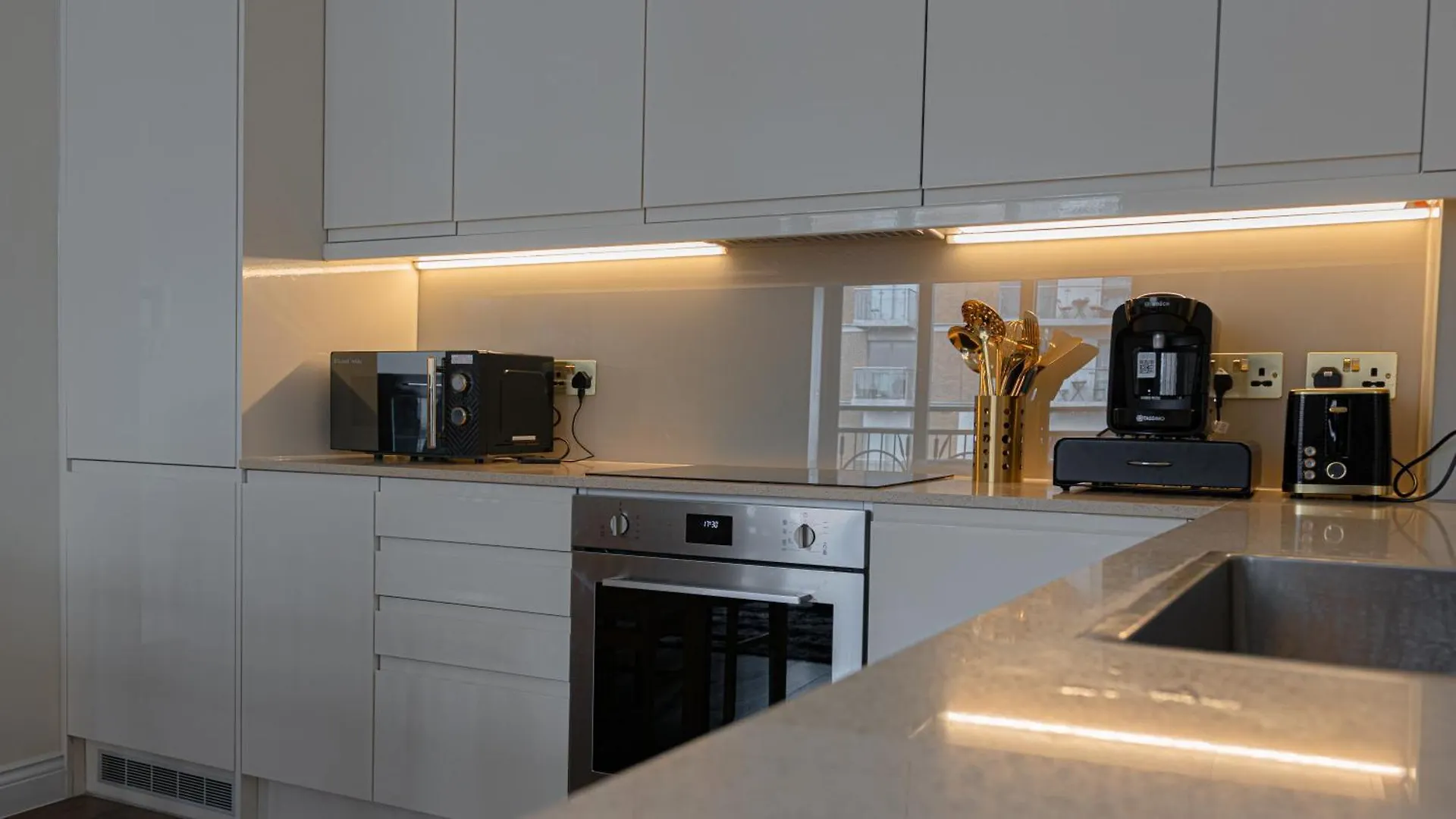 Stylish Riverside Apartment London